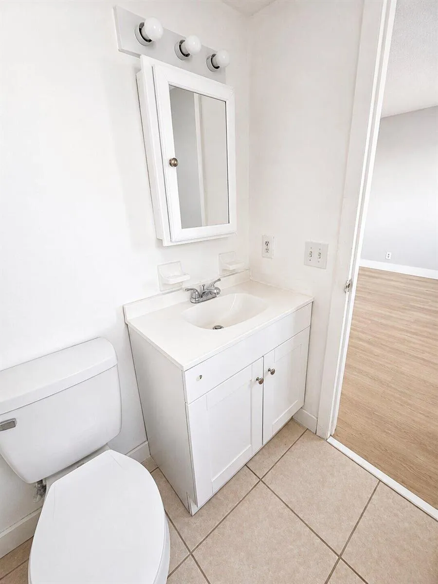 2201 NE 36TH STREET #102 Lighthouse Point, FL 33064