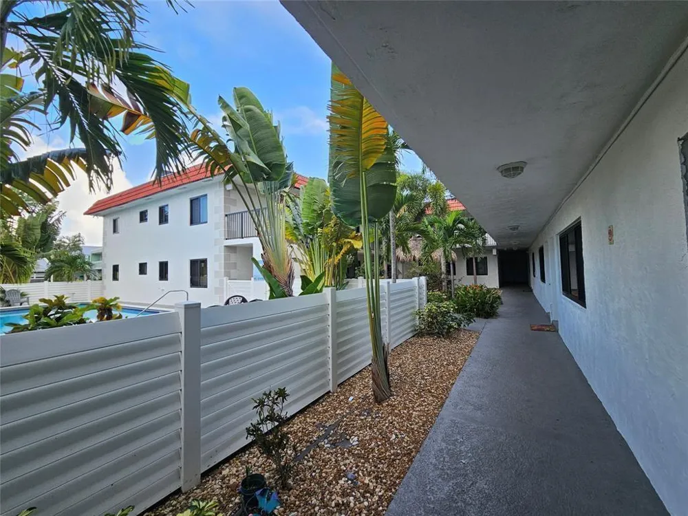 2201 NE 36TH STREET #102 Lighthouse Point, FL 33064
