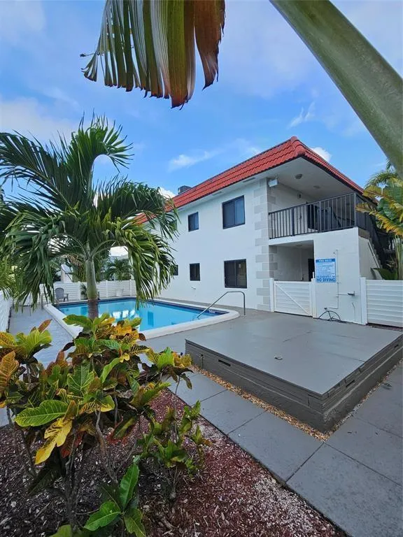 2201 NE 36TH STREET #102 Lighthouse Point, FL 33064