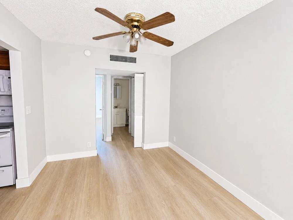 2201 NE 36TH STREET #102 Lighthouse Point, FL 33064