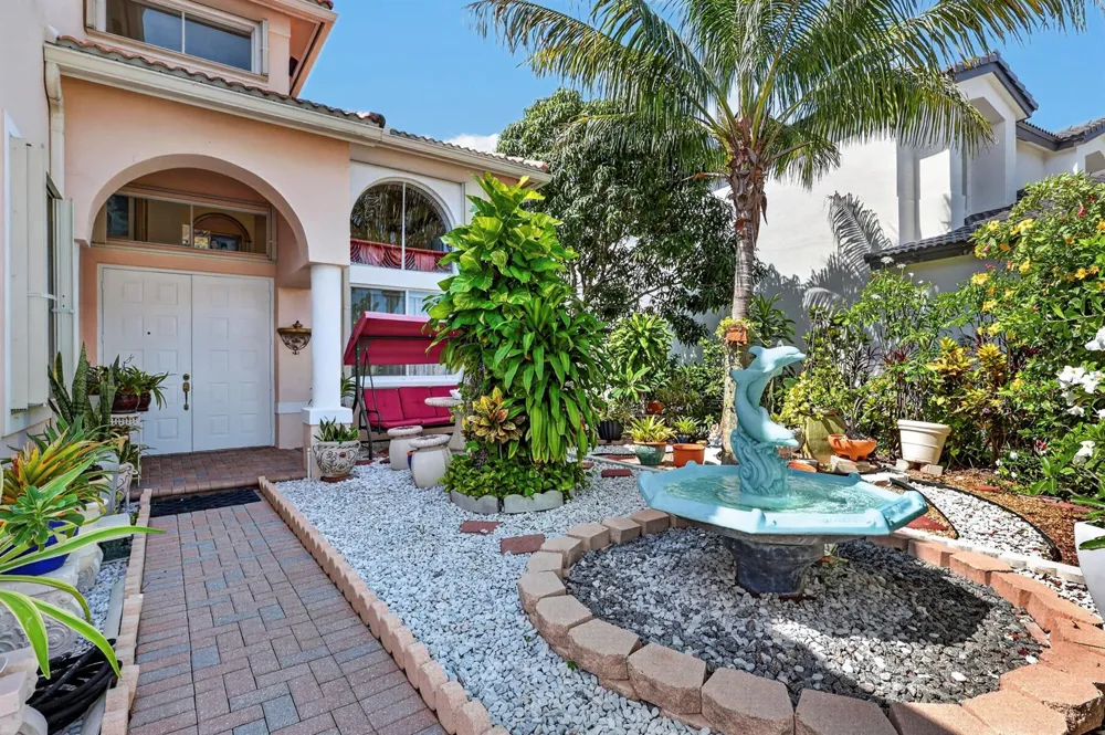 120 ISOLA CIRCLE Royal Palm Beach, FL 33411