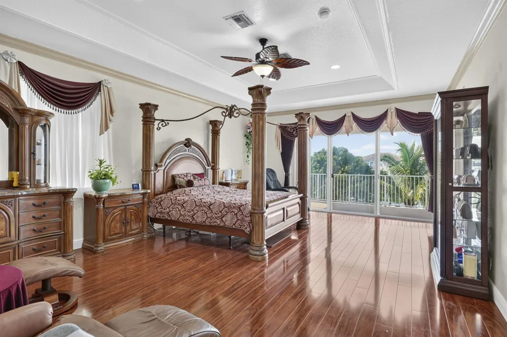 120 ISOLA CIRCLE Royal Palm Beach, FL 33411