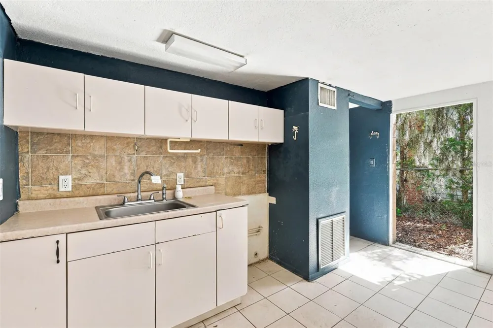 1672 10TH STREET Sarasota, FL 34236