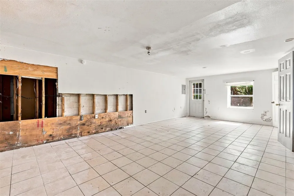 1672 10TH STREET Sarasota, FL 34236