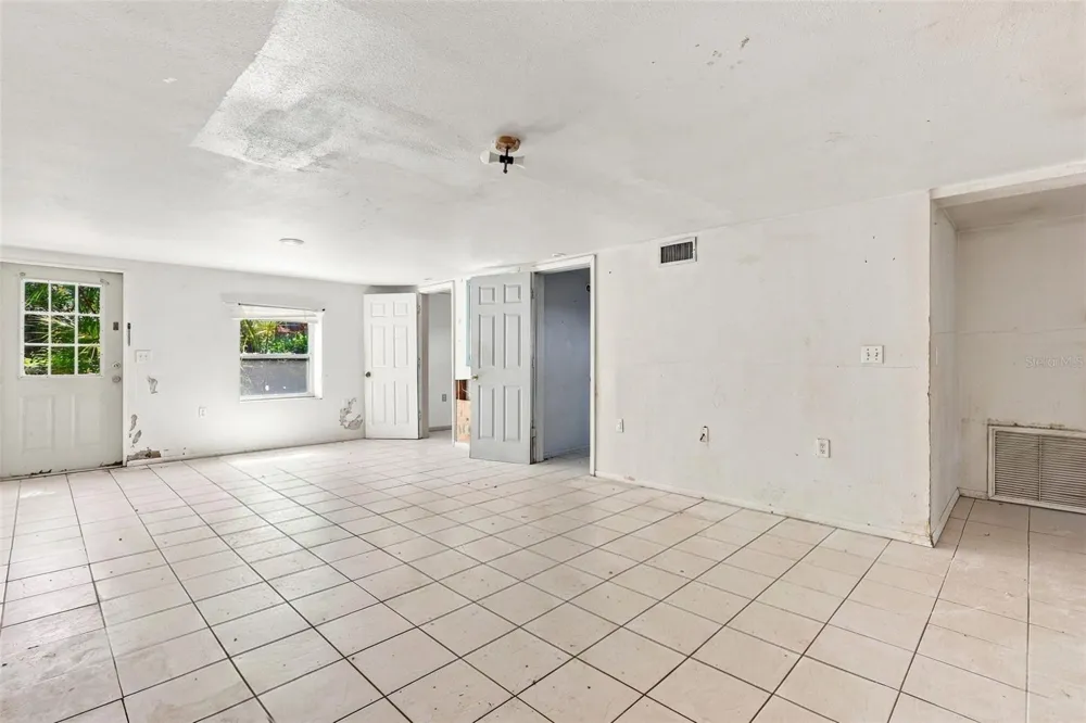 1672 10TH STREET Sarasota, FL 34236