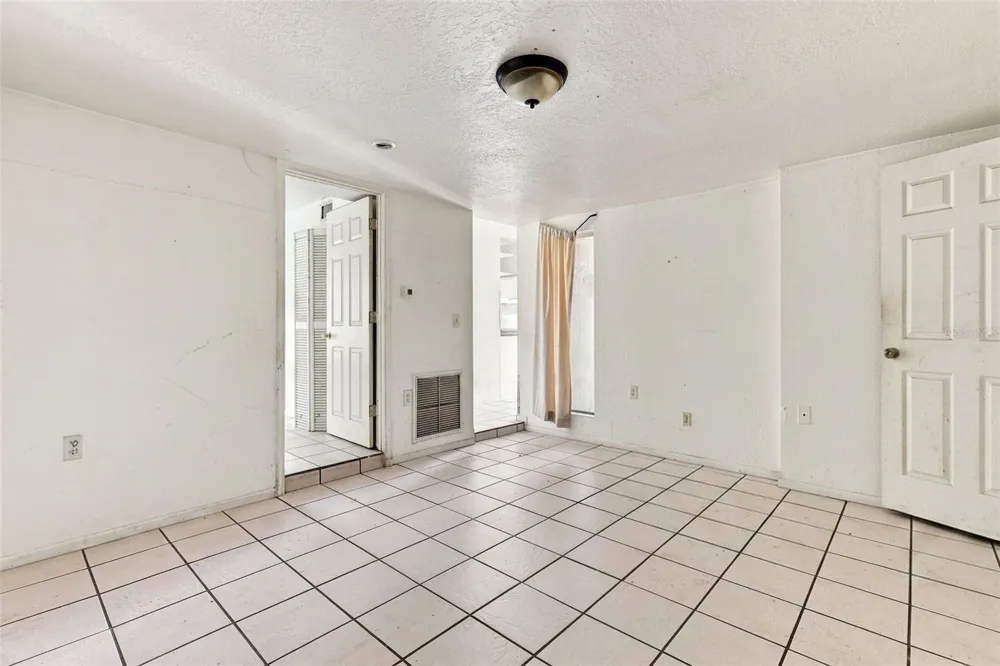 1672 10TH STREET Sarasota, FL 34236
