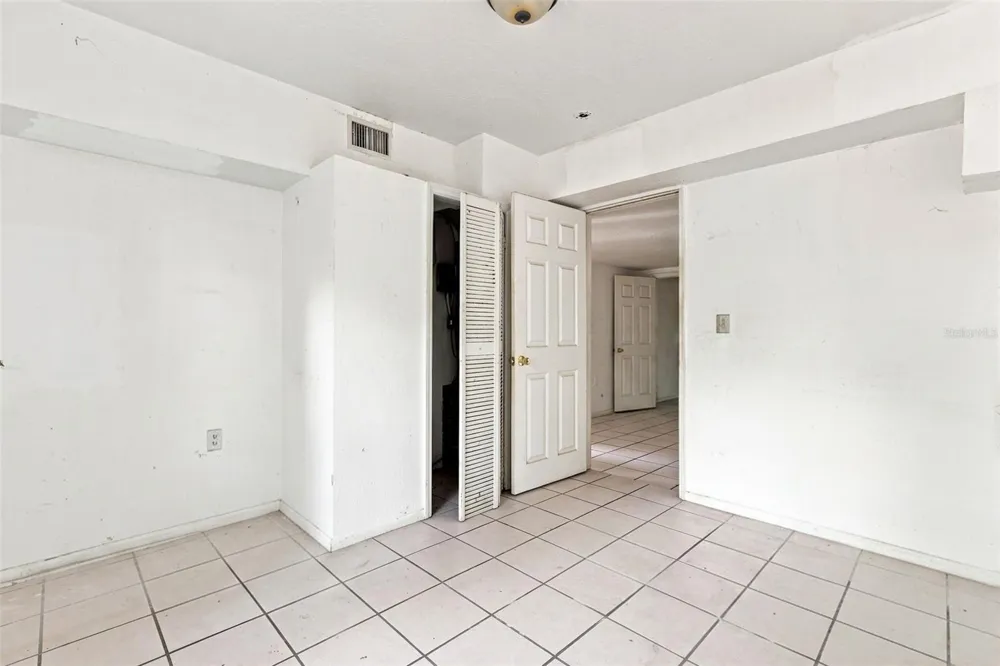 1672 10TH STREET Sarasota, FL 34236