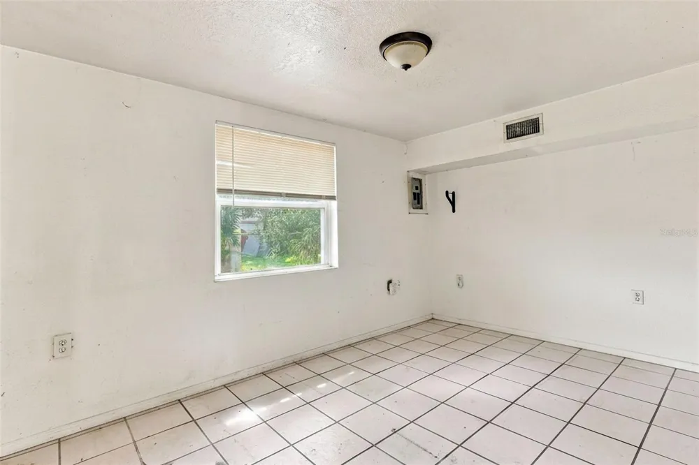 1672 10TH STREET Sarasota, FL 34236