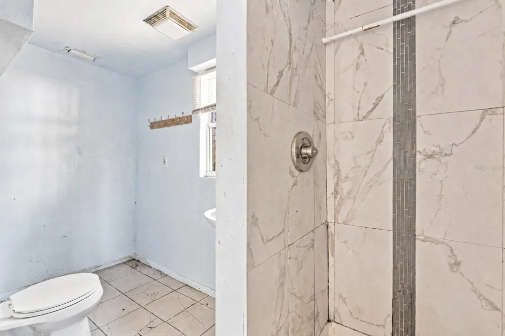 1672 10TH STREET Sarasota, FL 34236