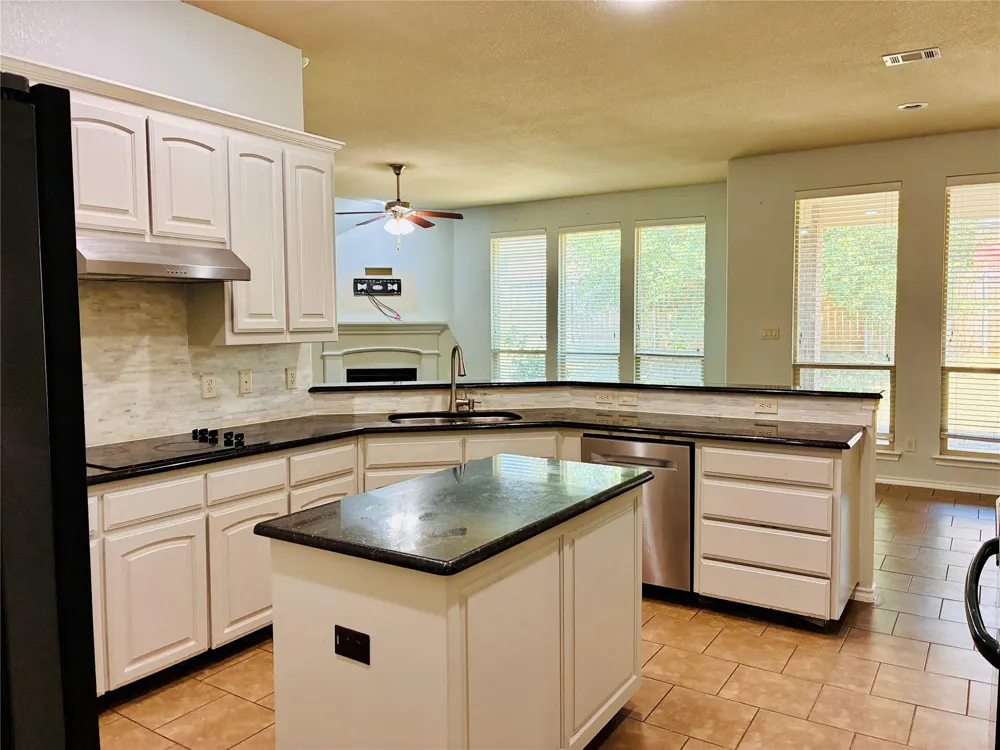 2229 Caroline Drive Weatherford, TX 76087