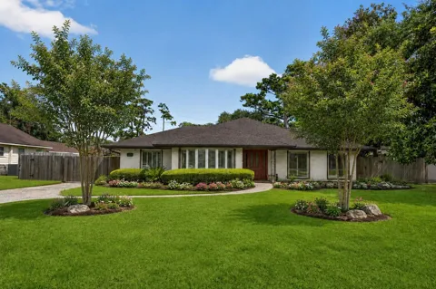 758 W 42nd Street