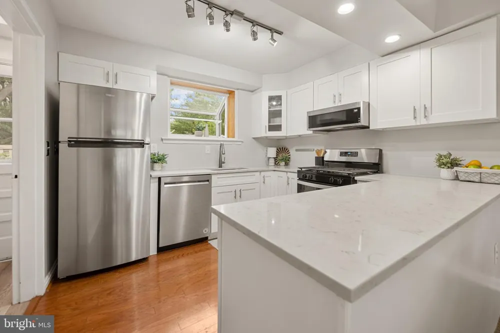 3825 KELLER AVENUE Alexandria, VA 22302