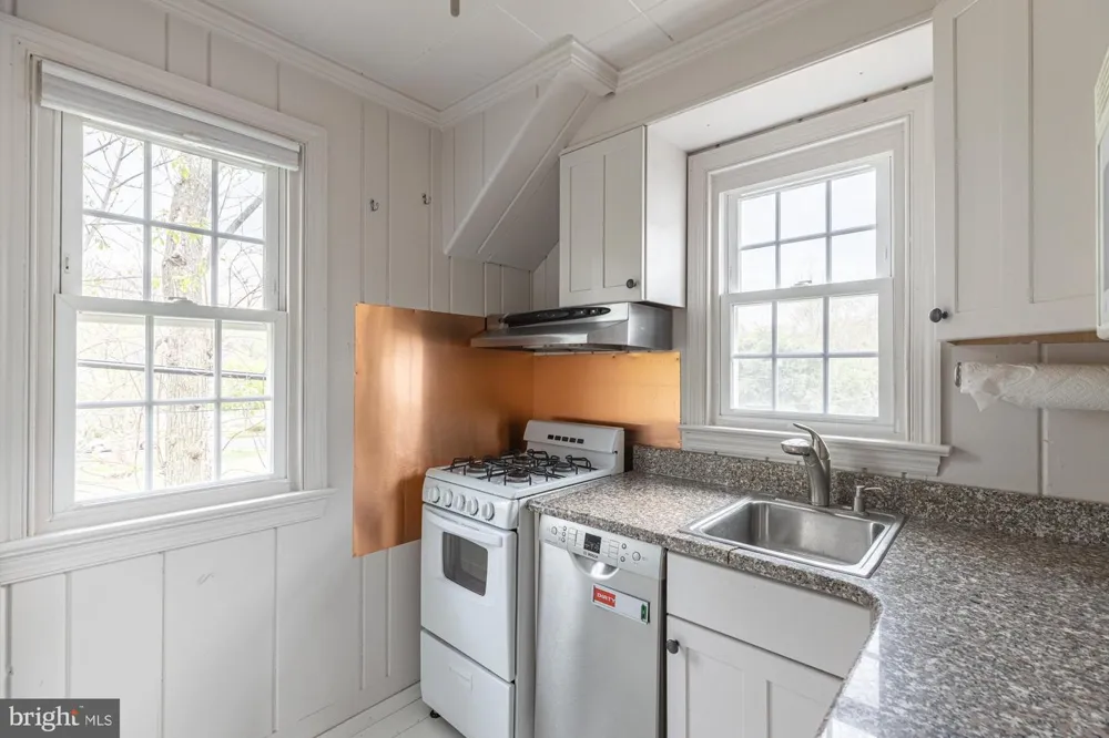 1906 S IVES STREET Arlington, VA 22202