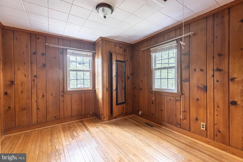 1906 S IVES STREET Arlington, VA 22202