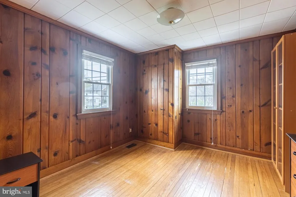 1906 S IVES STREET Arlington, VA 22202