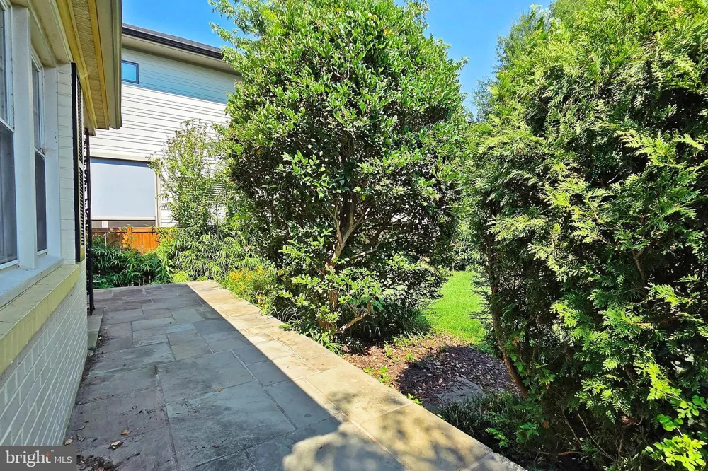 1906 S IVES STREET Arlington, VA 22202