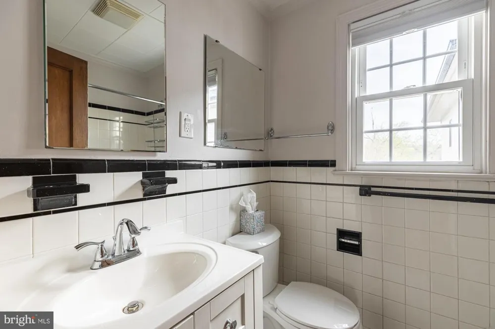 1906 S IVES STREET Arlington, VA 22202
