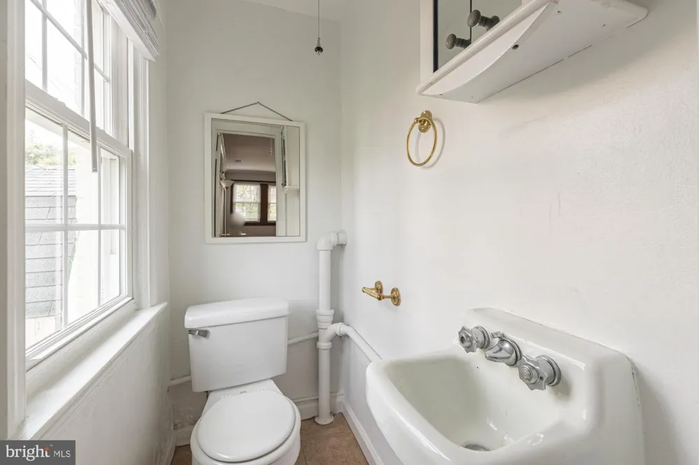 1906 S IVES STREET Arlington, VA 22202