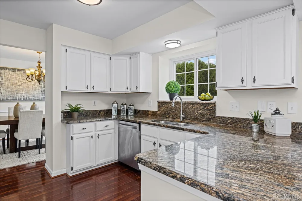 47197 Scarlet Drive S Novi City, MI 48374