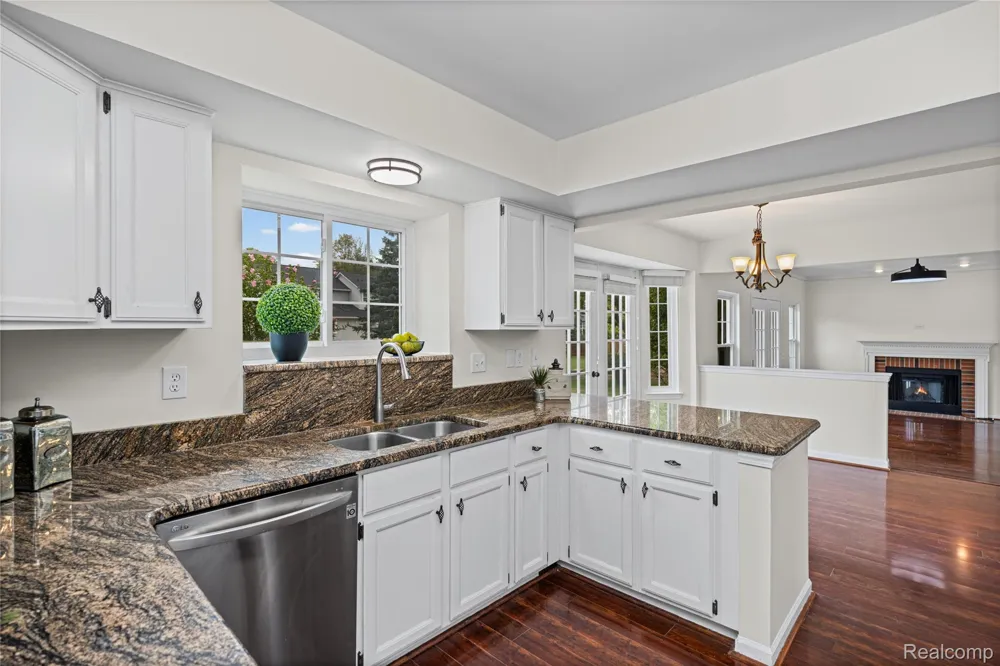 47197 Scarlet Drive S Novi City, MI 48374