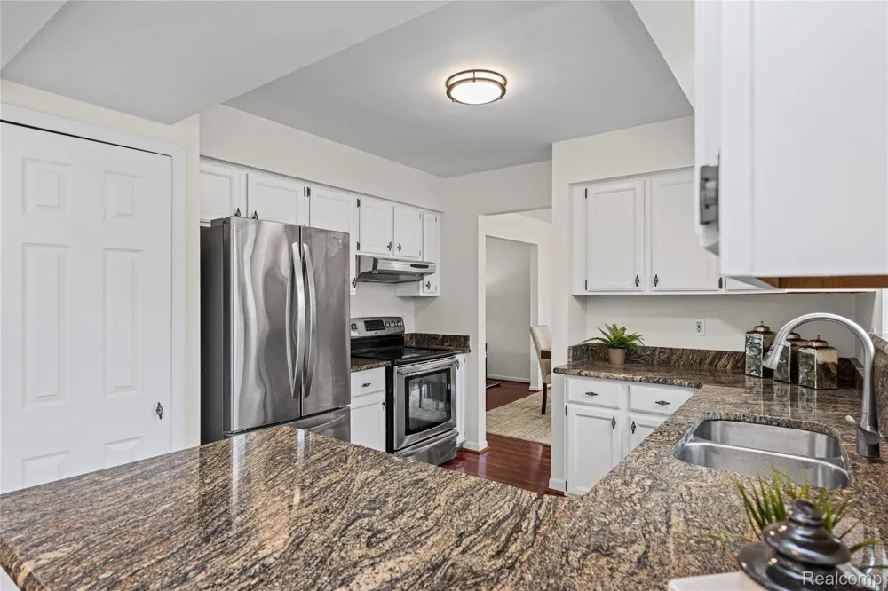 47197 Scarlet Drive S Novi City, MI 48374