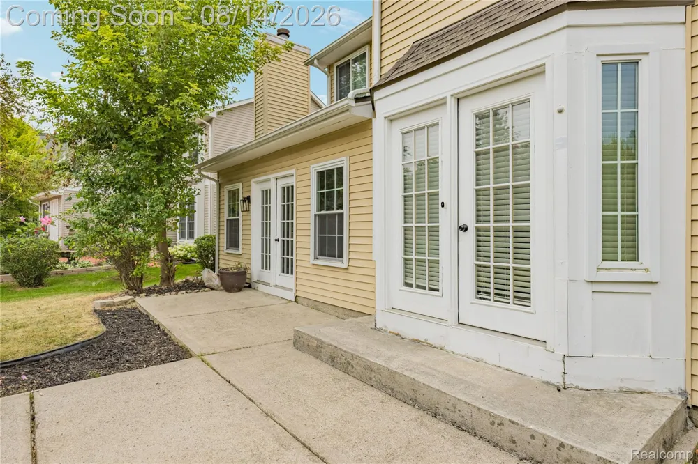 47197 Scarlet Drive S Novi City, MI 48374