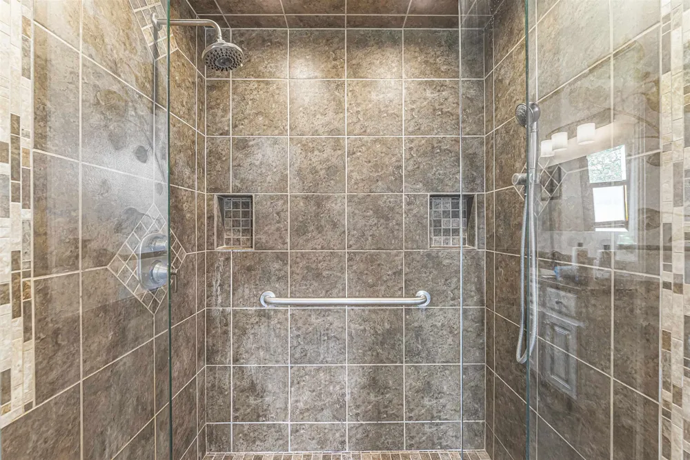9390 S Lake Leelanau Drive Elmwood Charter Township, MI 49684