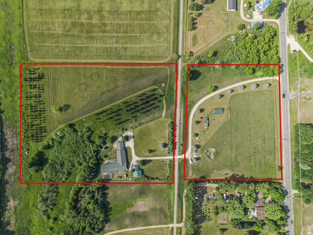 9390 S Lake Leelanau Drive Elmwood Charter Township, MI 49684