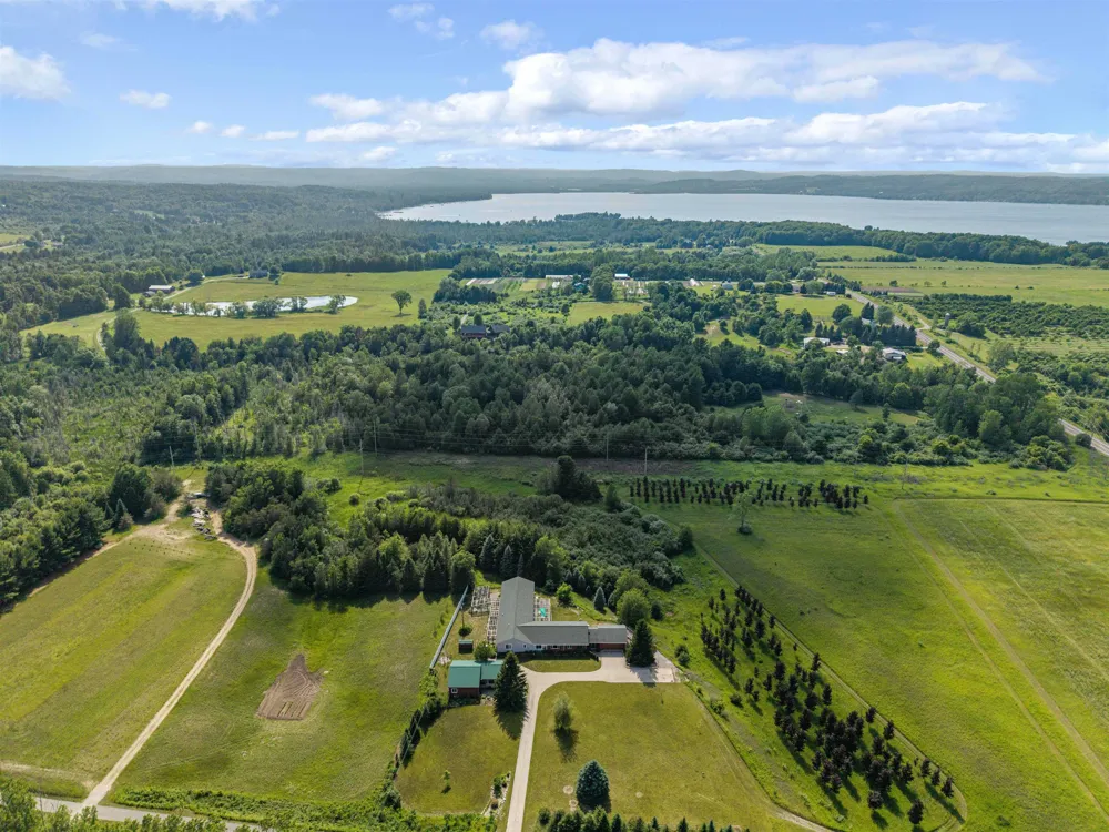 9390 S Lake Leelanau Drive Elmwood Charter Township, MI 49684