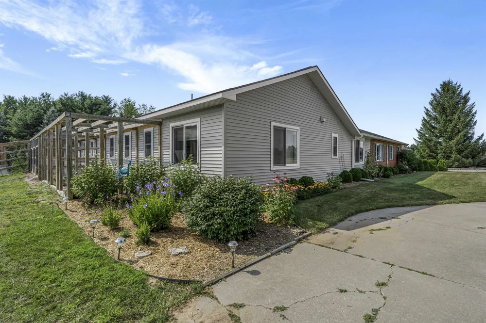 9390 S Lake Leelanau Drive Elmwood Charter Township, MI 49684