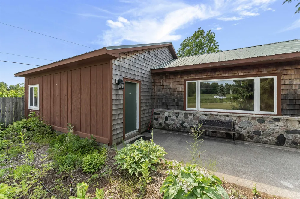 9390 S Lake Leelanau Drive Elmwood Charter Township, MI 49684