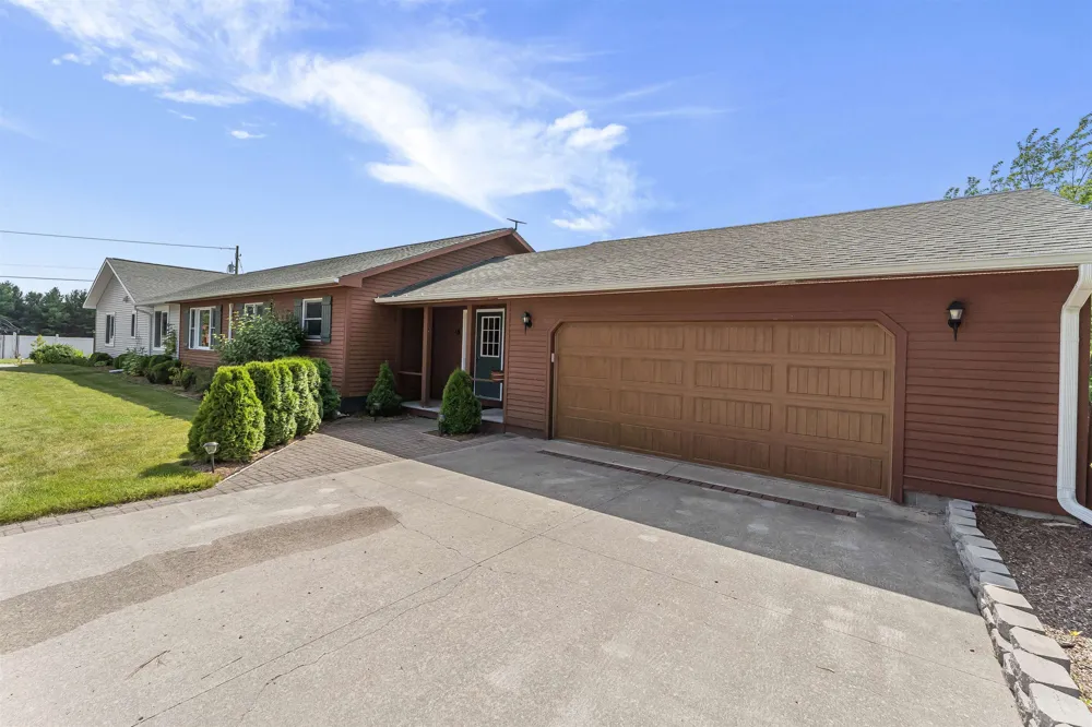 9390 S Lake Leelanau Drive Elmwood Charter Township, MI 49684