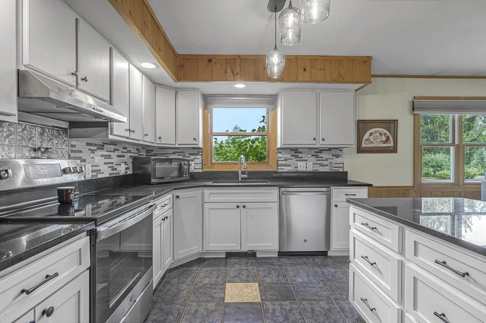 9390 S Lake Leelanau Drive Elmwood Charter Township, MI 49684