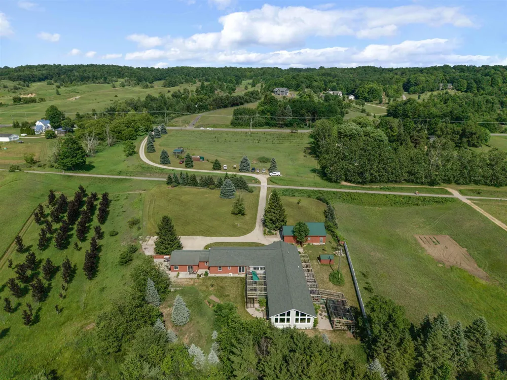 9390 S Lake Leelanau Drive Elmwood Charter Township, MI 49684