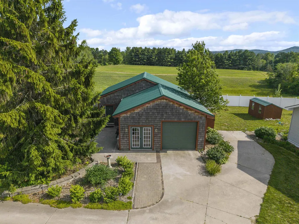 9390 S Lake Leelanau Drive Elmwood Charter Township, MI 49684