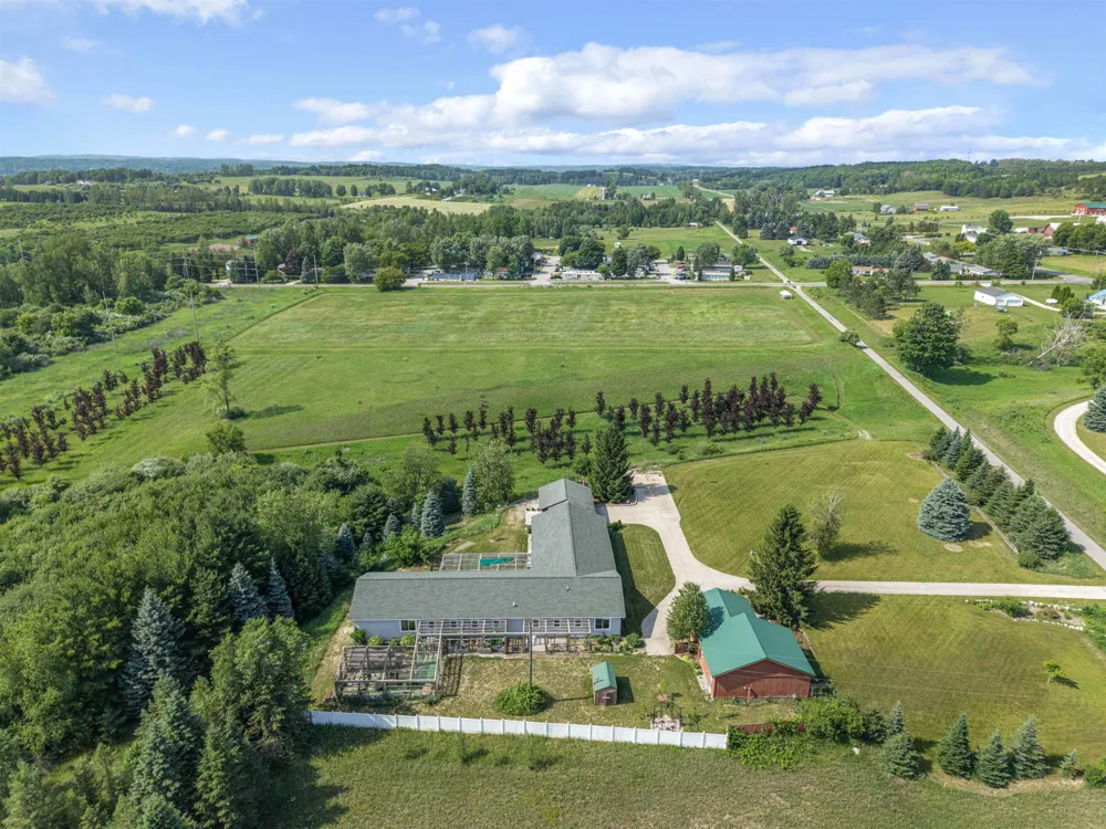 9390 S Lake Leelanau Drive Elmwood Charter Township, MI 49684