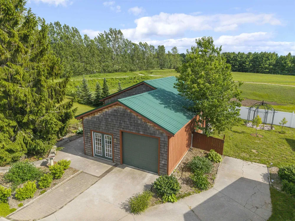 9390 S Lake Leelanau Drive Elmwood Charter Township, MI 49684