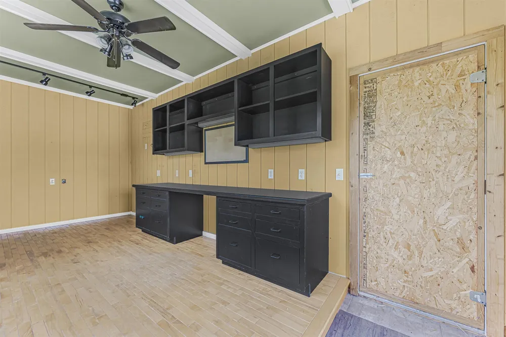 9390 S Lake Leelanau Drive Elmwood Charter Township, MI 49684