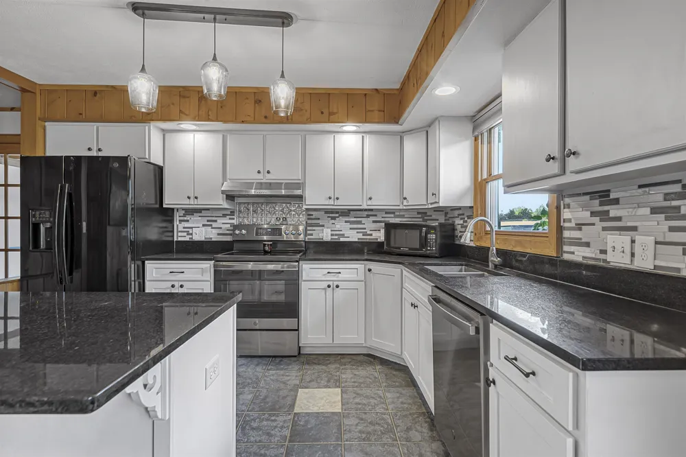 9390 S Lake Leelanau Drive Elmwood Charter Township, MI 49684