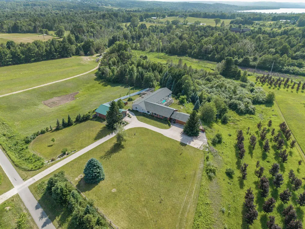 9390 S Lake Leelanau Drive Elmwood Charter Township, MI 49684