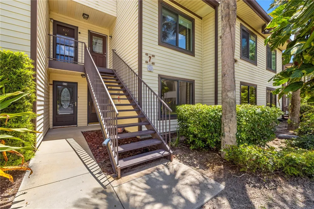 428 MOORINGS COVE DRIVE #7F Tarpon Springs, FL 34689