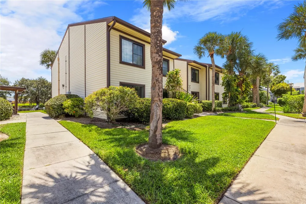 428 MOORINGS COVE DRIVE #7F Tarpon Springs, FL 34689