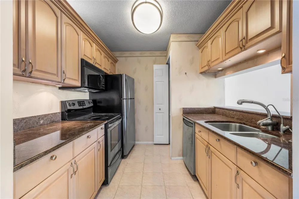 428 MOORINGS COVE DRIVE #7F Tarpon Springs, FL 34689