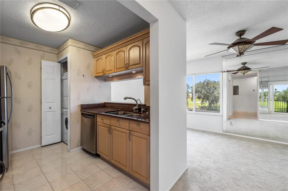 428 MOORINGS COVE DRIVE #7F Tarpon Springs, FL 34689