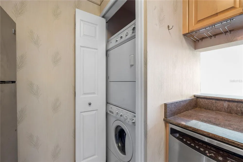 428 MOORINGS COVE DRIVE #7F Tarpon Springs, FL 34689
