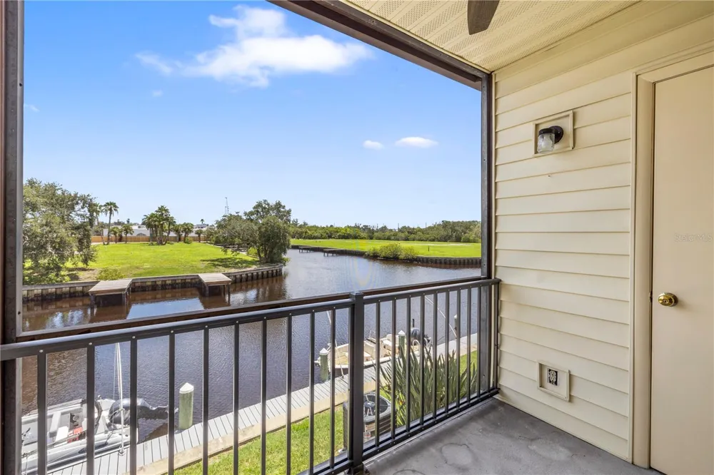 428 MOORINGS COVE DRIVE #7F Tarpon Springs, FL 34689