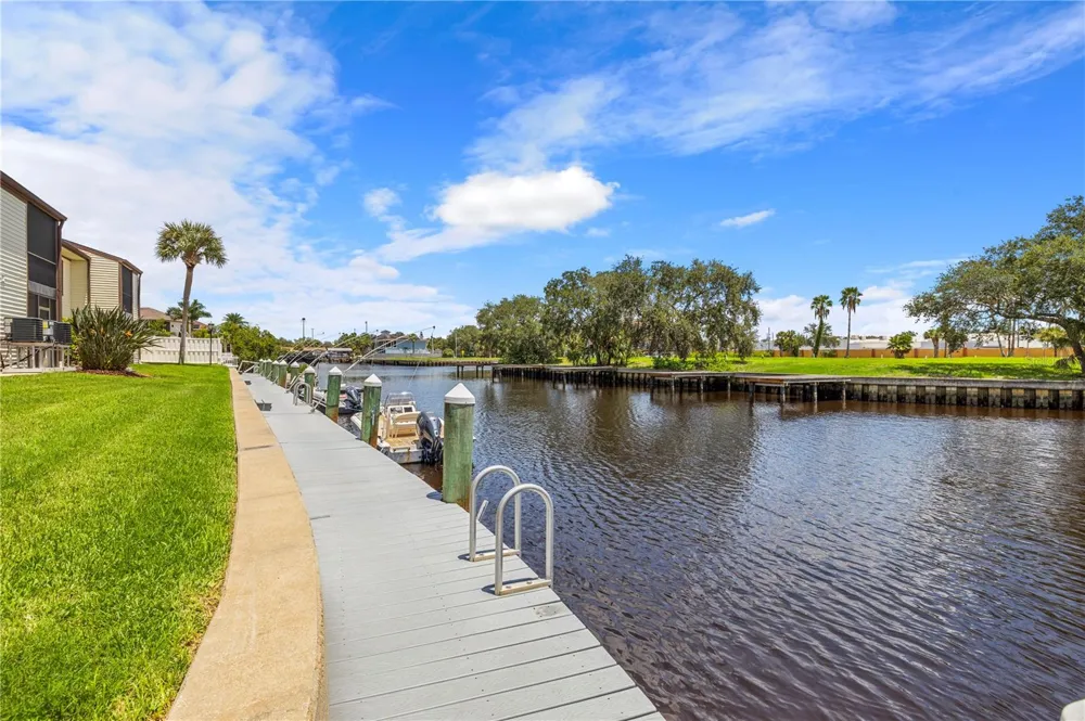 428 MOORINGS COVE DRIVE #7F Tarpon Springs, FL 34689