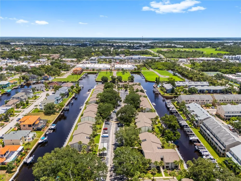428 MOORINGS COVE DRIVE #7F Tarpon Springs, FL 34689