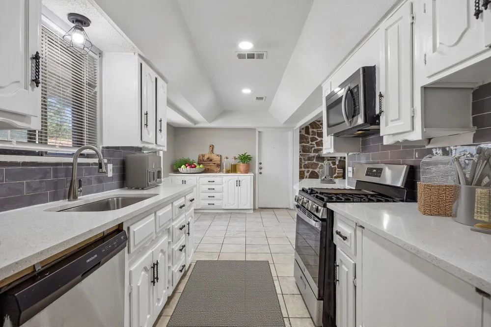 117 Wesley Drive DeSoto, TX 75115