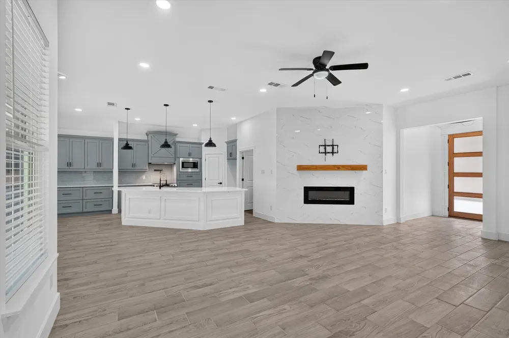 114 Dowdy Lane Mabank, TX 75156
